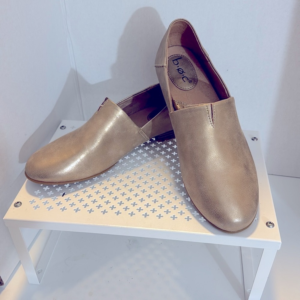 b.o.c Gold Slip-On Women's Shoes Size 9.5 Wide Loafer Style Rubber Sole